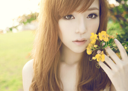 情感说说带图片：爱你的人不一定会等你，但等你的人一定很爱你