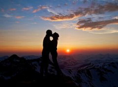 诗意说说带图片：我见过最蓝的天，是初遇你的那天